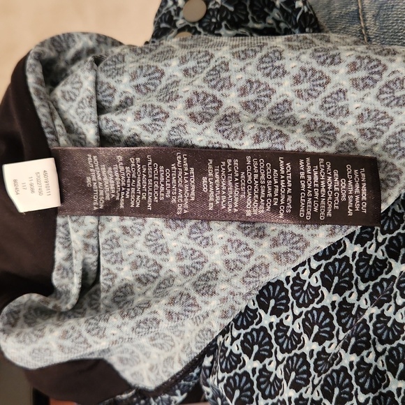 NWT WHBM Sleeveless Blue Printed Surplice Shell Size XXSP - Picture 8 of 9